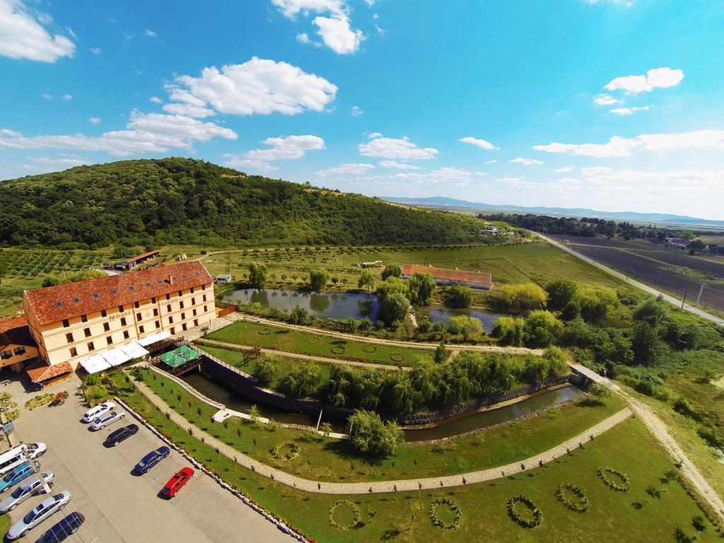 Hanul Moara Cu Noroc Ineu  Exterior photo