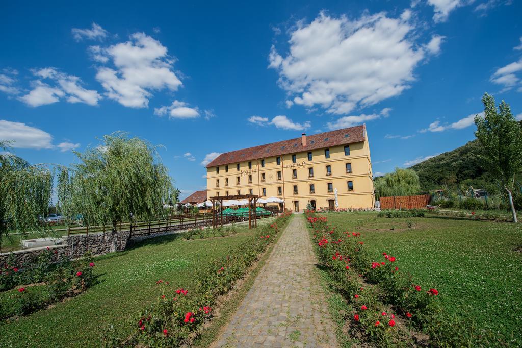 Hanul Moara Cu Noroc Ineu  Exterior photo